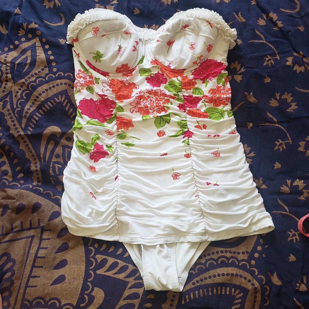 Pin Up Swim Suit